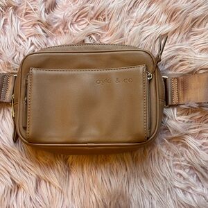 Ayla & Co. | Diaper Fanny | Caffe | 32-46in